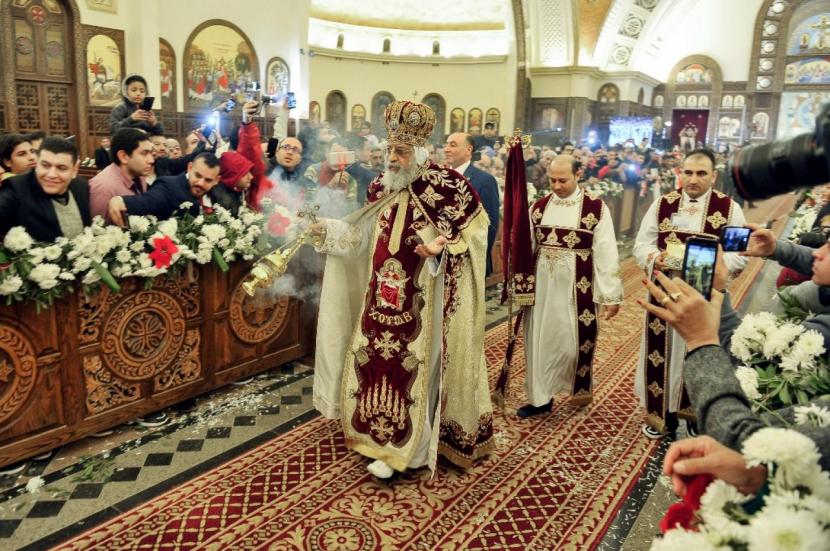 Paus Tawadros II dari Alexandria memimpin misa di Katedral Kelahiran Kristus pada 6 Januari 2020