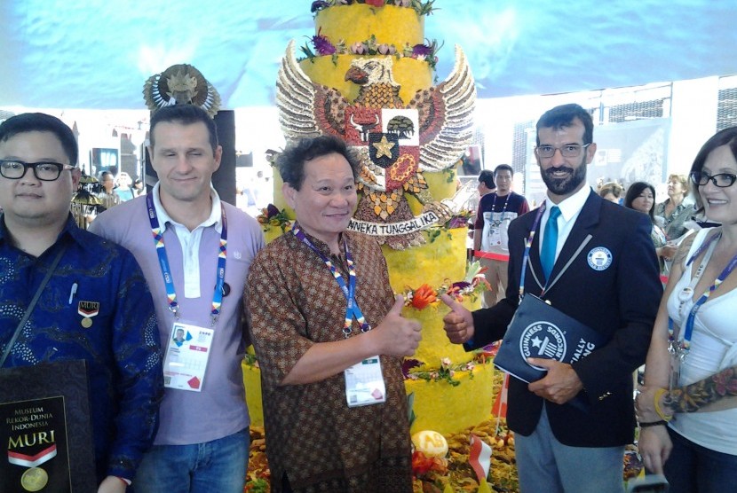 Paviliun Indonesia meraih Guinness Book Record sengan titel nasi tumpeng tertinggi di dunia pada Senin (18/8).