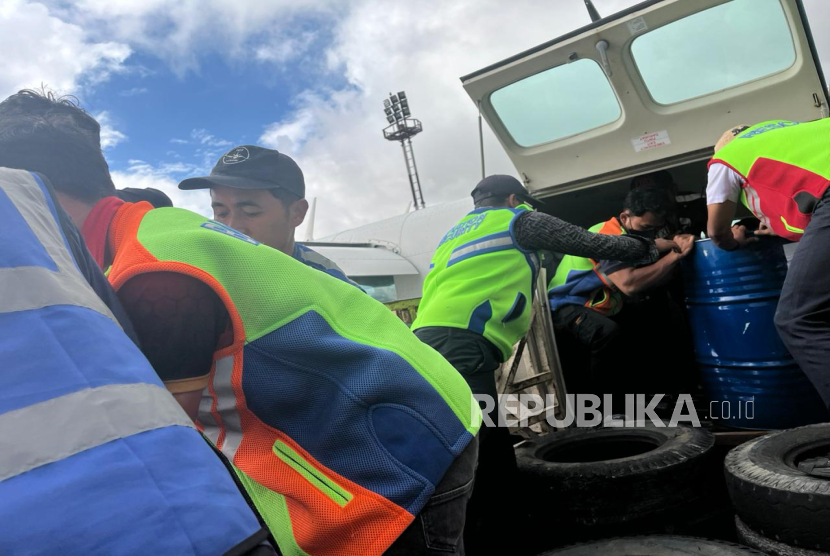 paya tanggap darurat dilakukan melalui jalur darat, laut, hingga udara, guna menjaga layanan energi tetap tersedia bagi masyarakat.