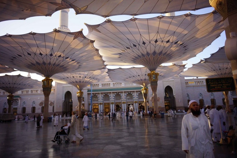 Payung Masjid Nabawi di Madinah, Arab Saudi.