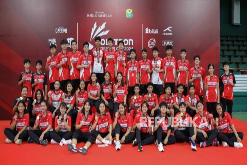 PB Djarum mampu mempertahankan gelar juara umum dalam turnamen Polytron Gubernur Cup 2024 yang tersaji di GOR Djarum Jati, Kudus, Jawa Tengah, pada Senin, 4 November hingga Sabtu 9 November 2024.