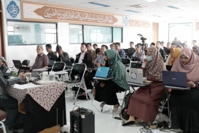 PB Wanita Al-Irsyad, Indonesia Mahir Al-Quran dan Kitadata menyelenggarakan One Day Training Qsoft Penggalian Data Qurani Tematik di Masjid Abu Bakar Ash Shiddiq, Sabtu (5/8).