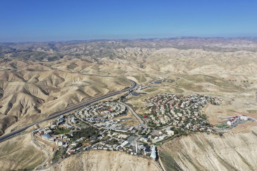 Tampak permukiman Maale Michmash yang dibangun Israel di Tepi Barat. Menlu Palestina menyebut AS tak bisa lagi jadi mediator perdamaian. Ilustrasi.