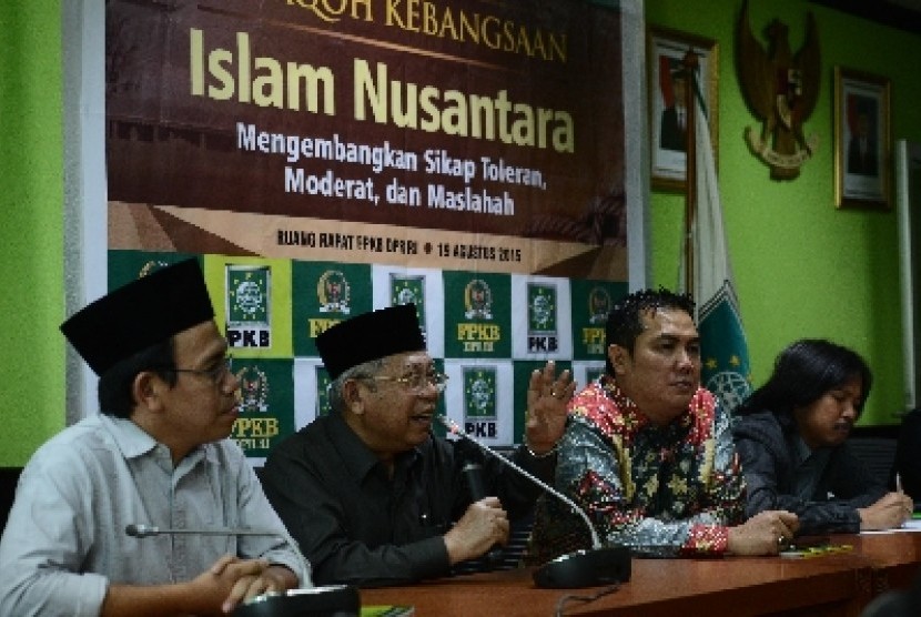 PBNU Mempromosikan Islam Nusantara untuk membendung paham transnasional.