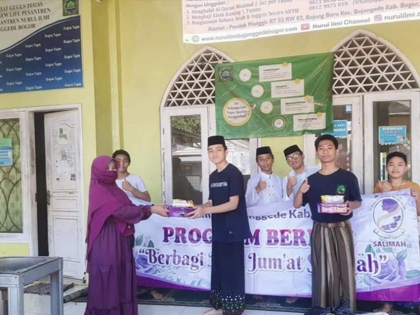  PC Salimah Bojonggede bagikan total 656 paket nasi 