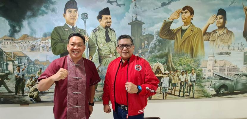 PDIP Berkomitmen Jaga Keberagaman. FOTO: Politikus PDIP Charles Honoris dan Hasto Kristiyanto
