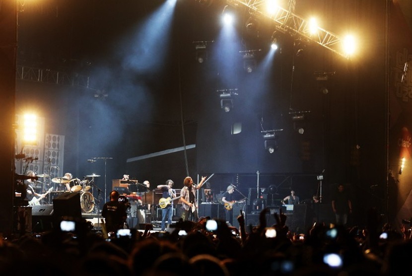 Pearl Jam saat tampil di Festival Lollapalooza di Santiago, Cile. Penampilan Pearl Jam di Oakland Arena, California, Amerika Serikat pada Jumat (13/5/2022) lalu turut didukung oleh penggemar berusia 18 tahun yang menggantikan drummer Matt Cameron yang kena Covid-19.