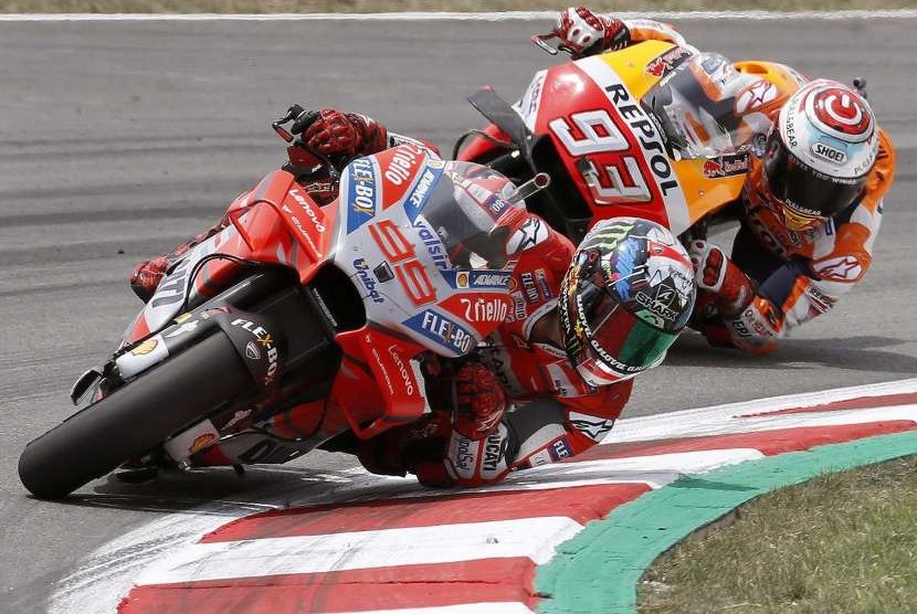 Pebalap Ducati, Corse Jorge Lorenzo (depan)