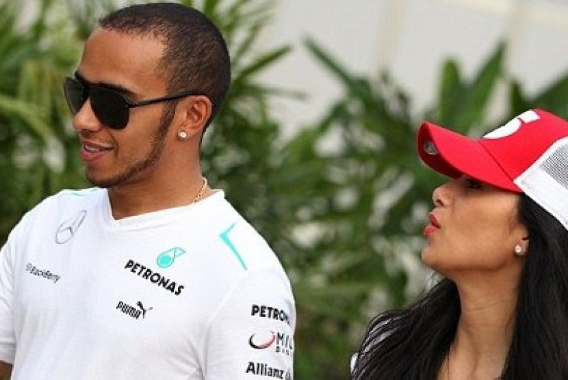 Pebalap Formula 1, Lewis Hamilton, ditemani kekasihnya, Nicole Scherzinger di Kuala Lumpur menjelang GP Malaysia.