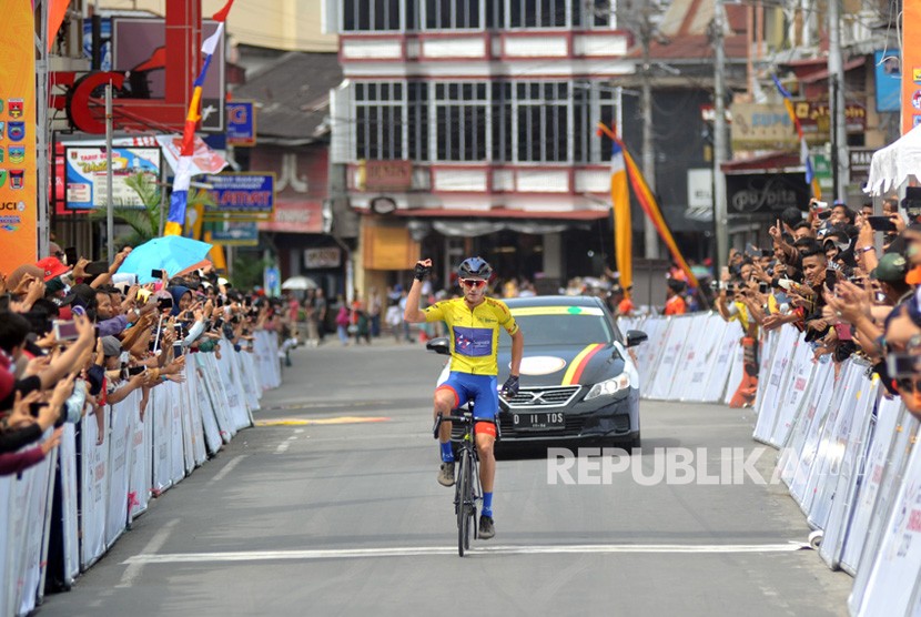 Pembalap Malaysia dari Tim Sapura Cycling Team, Jesse Ewart.