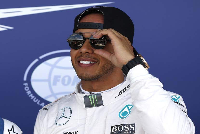 Pebalap Mercedes, Lewis Hamilton, meraih pole position pada GP Inggris di Silverstone, Inggris, Sabtu (4/7). 