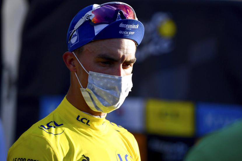 Pebalap Prancis Julian Alaphilippe merebut kaus kuning dari Alexander Kristoff setelah memenangi etape kedua Tour de France