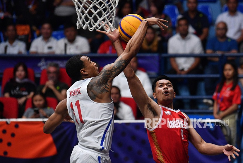 Pebasket Indonesia Muhammad Sandy Ibrahim Aziz (kanan) akan berlaga di turnamen 3x3 ABL Cup 2022 sebagai ajang try out dan seleksi pemain timnas 3x3 SEA Games 2022.