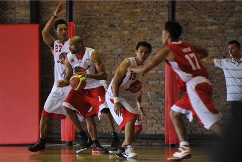 Pebola basket Indonesia Warriors melakukan latihan. (ilustrasi) 