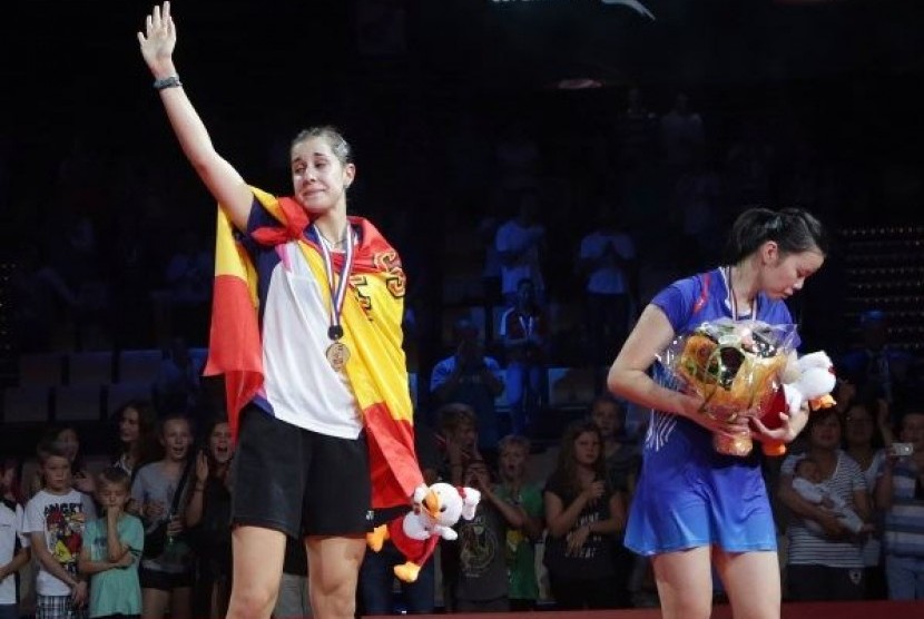 Pebulu tangkis asal Spanyol, Carolina Marin (kiri) saat menjadi juara dunia pada 2014 lalu
