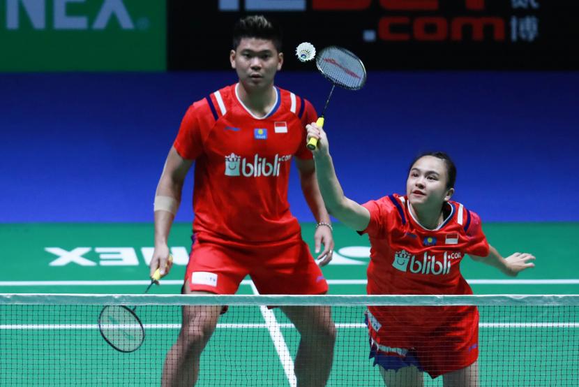 Pebulu tangkis ganda campuran Indonesia Melati Daeva Oktavianti (kanan) dan rekannya Praveen Jordan pada All England 2020.