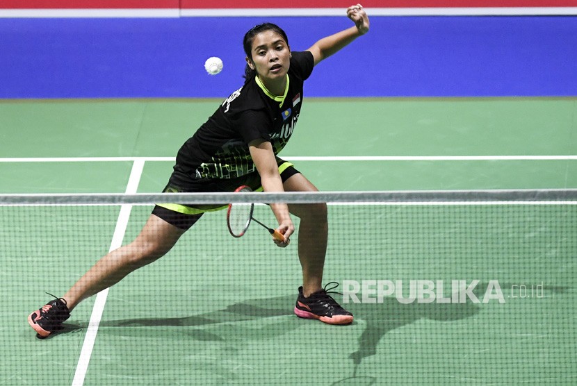 Pebulu tangkis Indonesia Gregoria Mariska Tunjung dikalahkan Ratchanok Intanon dari Thailand pada pertandingan pertama final beregu putri bulu tangkis SEA Games 2019.