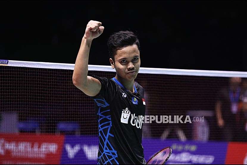 Pebulu tangkis tunggal putra Indonesia Anthony Sinisuka Ginting berekspresi ketika bertanding melawan pebulu tangkis Jepang Kento Momota pada laga final China Open 2018 di di Olympic Sports Center Xincheng Gymnasium, Changzhou, Cina, Minggu (23/9). 