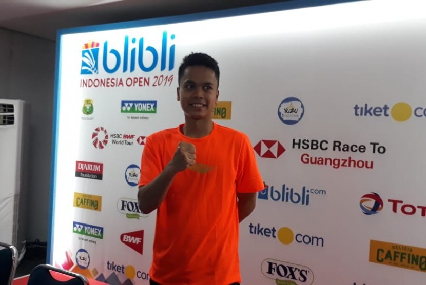 Pebulutangkis tunggal putra Indonesia, Anthony Sinisuka Ginting, usai laga di Blibli Indonesia Open 2019, di Istora Senayan, Jakarta, Selasa (16/7). 