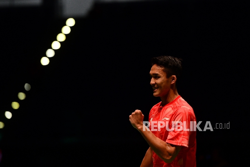  Pebulutangkis tunggal putra Indonesia Jonatan Christie bertanding melawan tunggal putra Thailand Khosit Phetpradab pada babak semi final bulutangkis beregu putra SEA Games 2017 Kuala Lumpur di Axiata Arena, Komplek Stadion Bukit Jalil, Rabu (23/8).