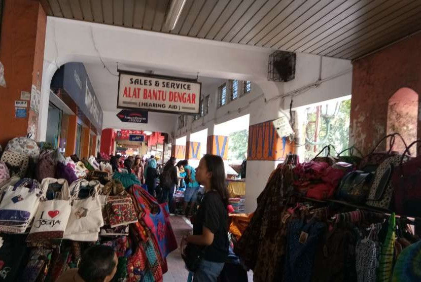 Pedagang di kawasan Malioboro.