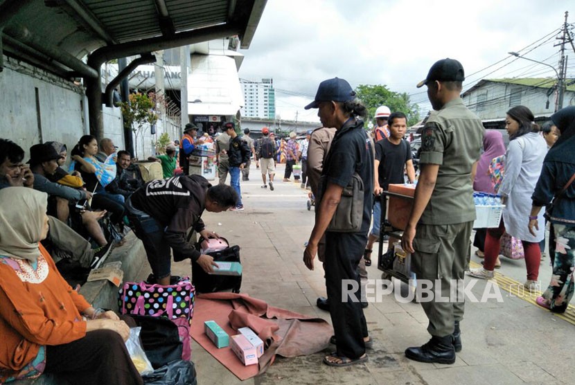 Pedagang Kaki Lima (PKL) kawasan Tanah Abang.