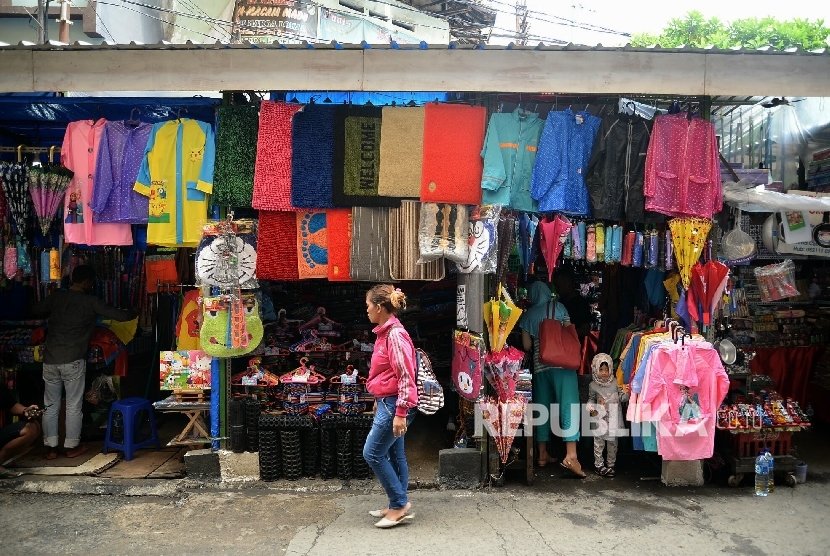  Pedagang di Pasar Bali Mester, Jatinegara, Jakarta Timur (Dok). Pada Selasa (18/5), Pasar Bali Mester kembali ramai oleh pedagang dan pengunjung meski PSBB masih berlaku. 