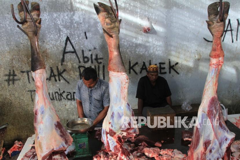 Harga daging sapi di pasar tradisional Kota Sukabumi mengalami kenaikan menjadi Rp 120 ribu pada Senin (18/1). 