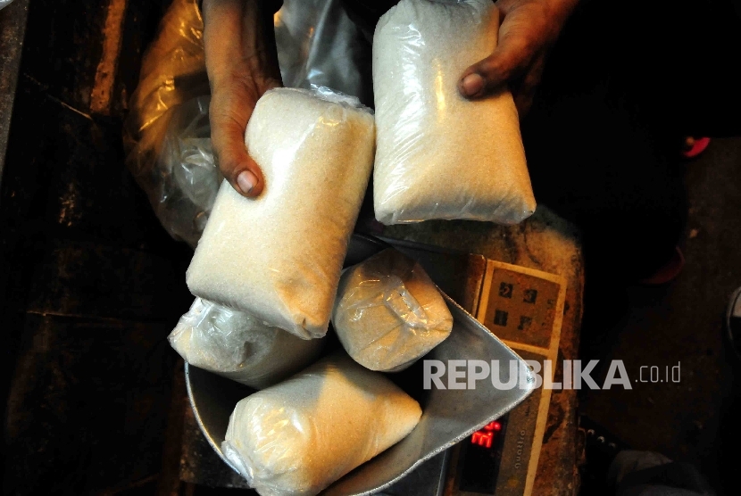 Beberapa hari terakhir ini ketersediaan gula pasir di Kota Sukabumi, Jawa Barat, minim akibat dari pasokan yang terbatas baik ke pasar modern maupun tradisional (Foto: Ilustrasi gula pasir)