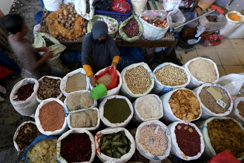 Pedagang menjual rempah-rempah di pasar tradisiona. (ilustrasi)