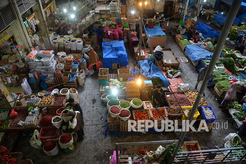 Surabaya belum menerapkan pembatasan jam operasional pasar tradisional (Foto: ilustrasi suasana pasar tradisional)