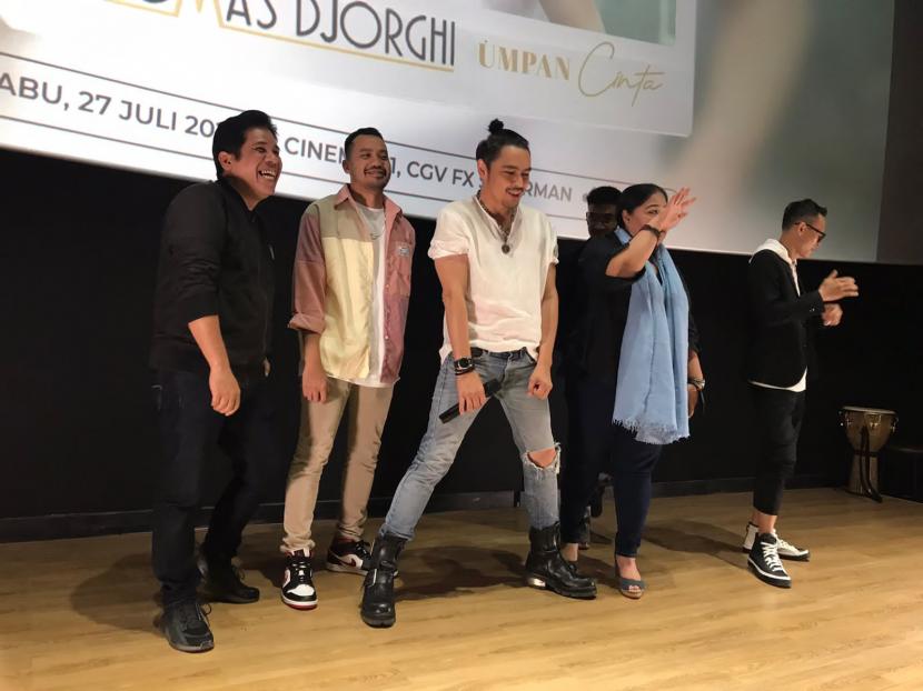 Pedangdut Thomas Djorghi merilis single terbaru Umpan Cinta yang diaransemen ulang. 