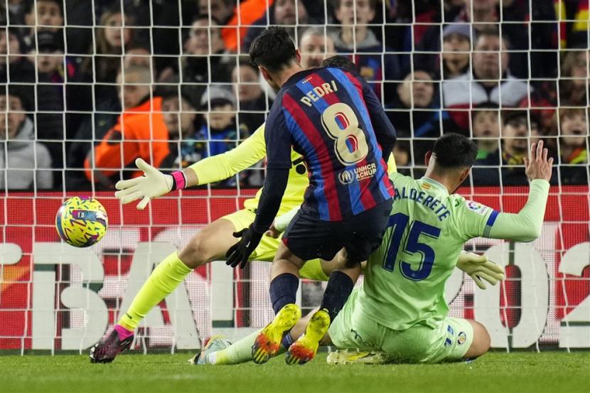 Pedri Gonzalez mencetak gol untuk Barcelona saat melawan Getafe dalam lanjutan La Liga Spanyol 2022/2023, Senin (23/1/2023).
