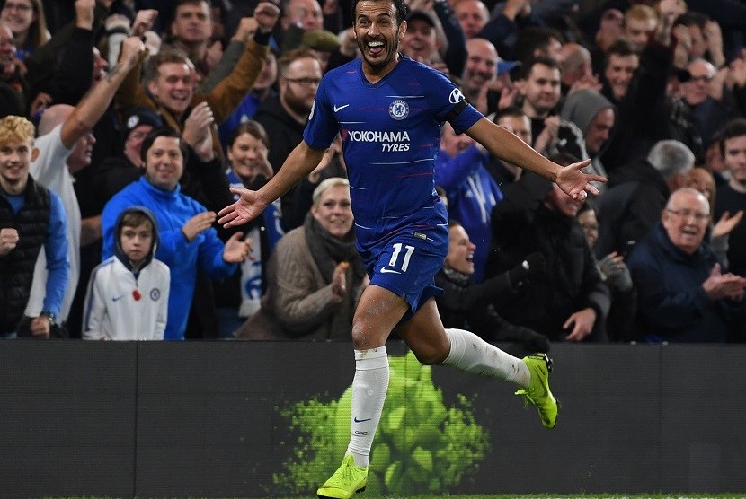  Pedro merayakan golnya ke gawang Crystal Palace, di Stamford Bridge, London, Ahad (4/11) waktu setempat. Dalam pertandingan tersebut Chelsea menang telak 3-1 melawan Crystal Palace