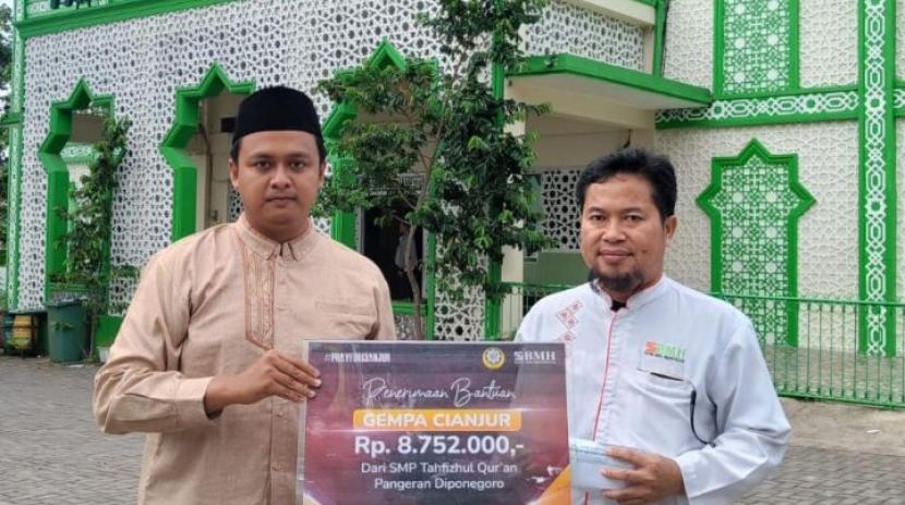 Peduli warga korban gempa Cianjur, SMPTQ pangeran Diponegoro menghimpun donasi secara kolektif dan menyalurkannya melalui Laznas BMH, Senin  (28/11/2022).