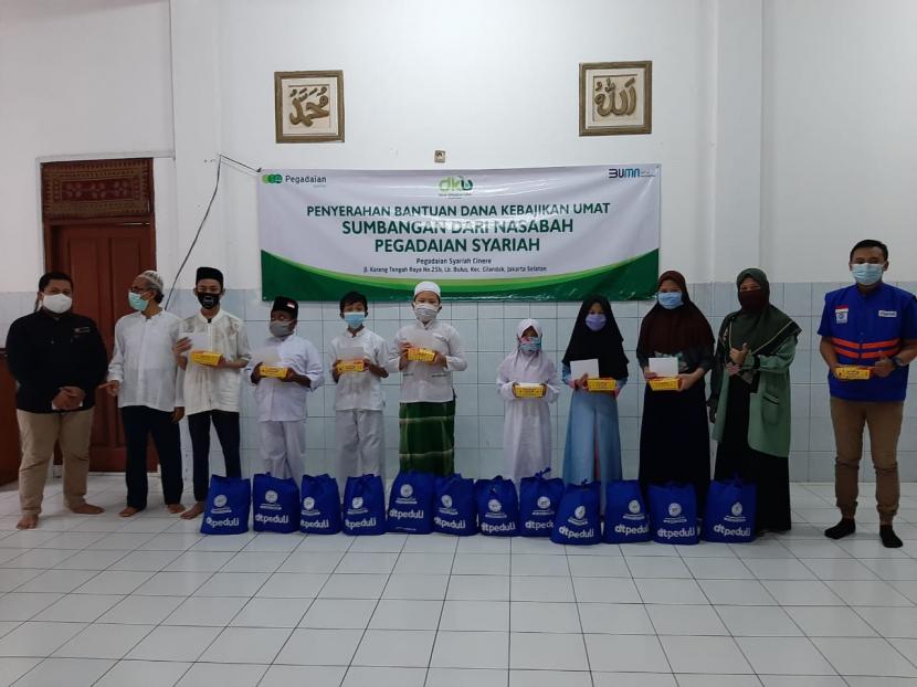 Pegadaian Syariah Cabang Cinere bekerja sama dengan DT Peduli Jakarta menyerahkan dana kebajikan umat dari nasabah Pegadaian Syariah Cabang Cinere kepada Yayasan Nurul Iman di Cinere dan Yayasan Amanah di Pondok Labu. Dana kebajikan umat yang diserahakan berupa uang santunan, paket sembako dan makan siang untuk 60 anak yatim piatu di Yayasan Nurul Iman dan 40 anak yatim di Yayasan Amanah. 