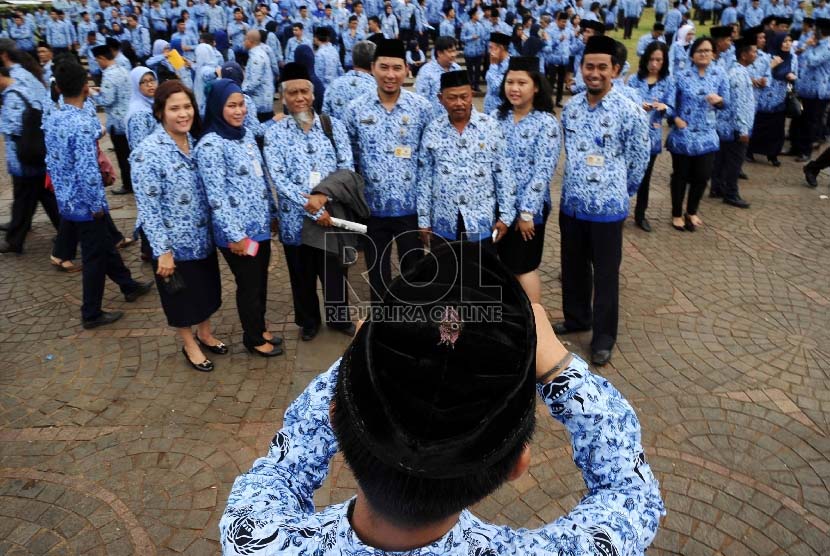 Pegawai Negeri Sipil (PNS)