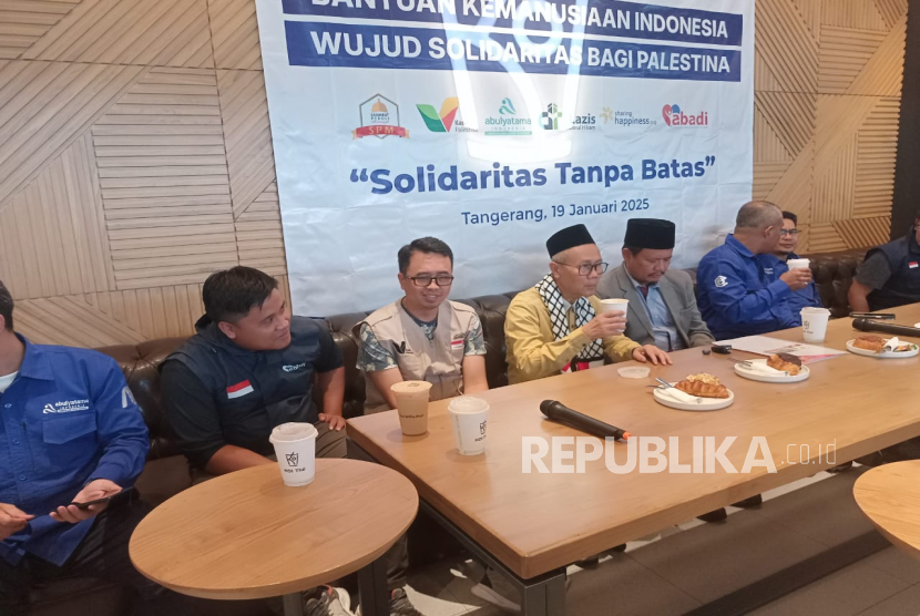 Aliansi Kemanusiaan untuk Palestina Salurkan Dua Truk Gandum