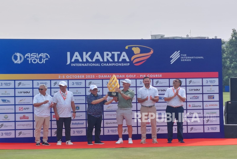 Pegolf asal Australia Wade Ormsby menorehkan kemenangan gemilang di Jakarta International Championship (JAKIC) 2025. 