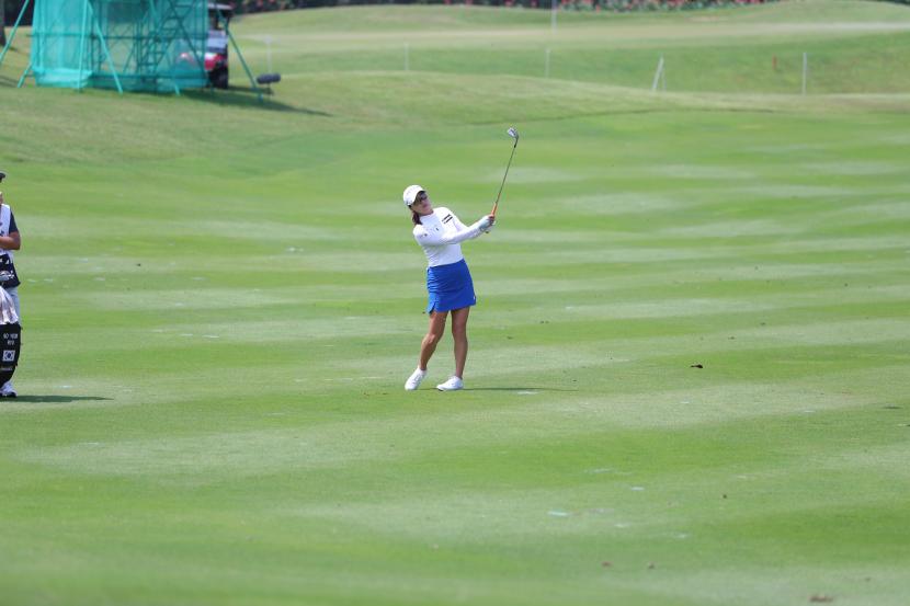 Pegolf Korea Selatan So Yeon Ryu beraksi pada hari pertama Simone Asia Pasific, di Pondok Indah Golf Course, Kamis (18/8/2022).