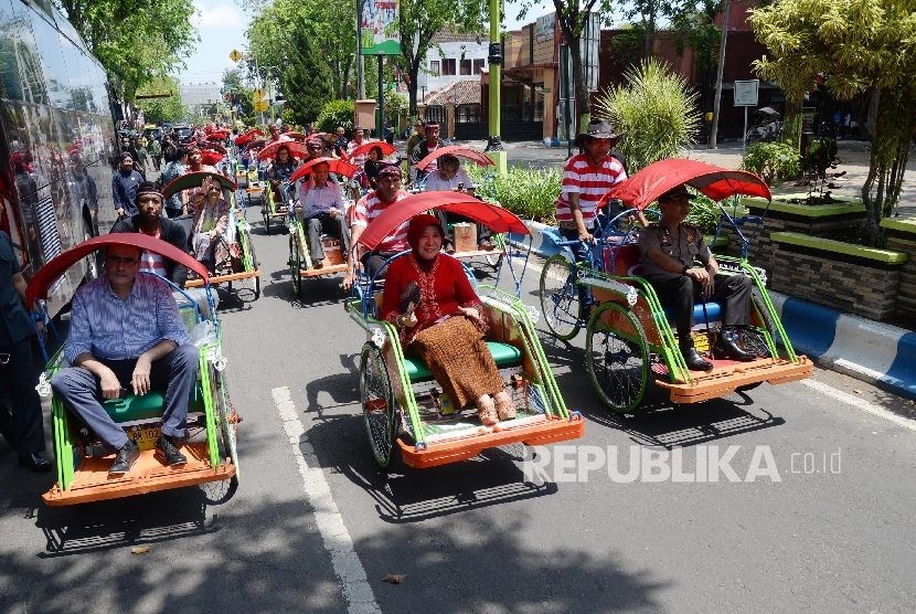 Konvoi becak (ilustrasi).