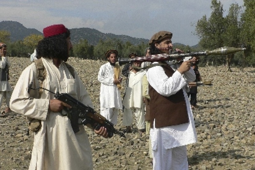 Pejuang Taliban di kawasan tribal Pakistan.