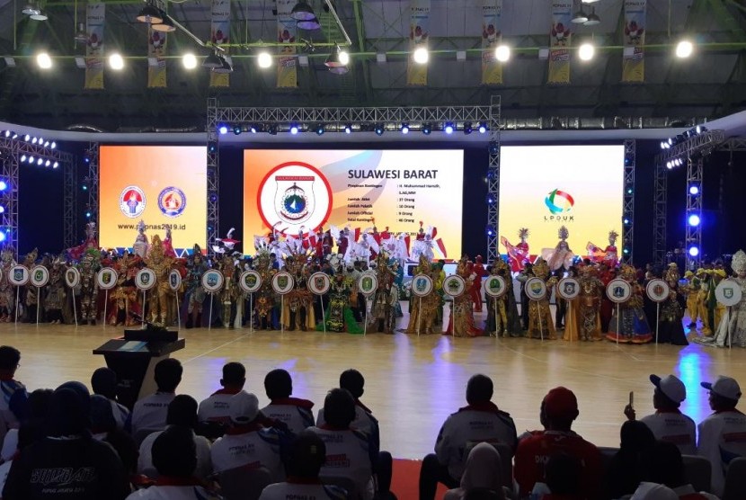 Pekan Olahraga Pelajar Nasional (POPNAS) XV Tahun 2019 resmi dibuka di Hall A, Gelanggang Mahasiswa Soemantri Brodjonegoro, Jakarta, Ahad (17/11) malam.