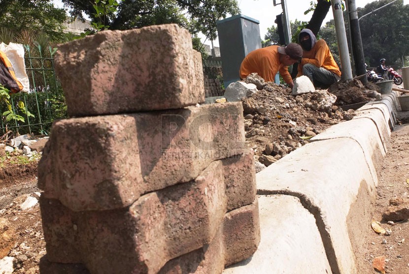 Mengubah Sampah Plastik Jadi Paving Blok Republika Online