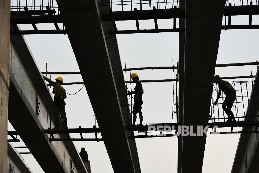 Pembangunan fly over. (ilustrasi).