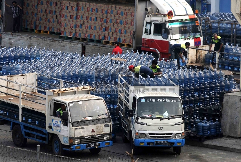 Laporan menyebut ribuan armada truk angkut dengan tonase dan kubikasi berlebih. Ilustrasi truk galon