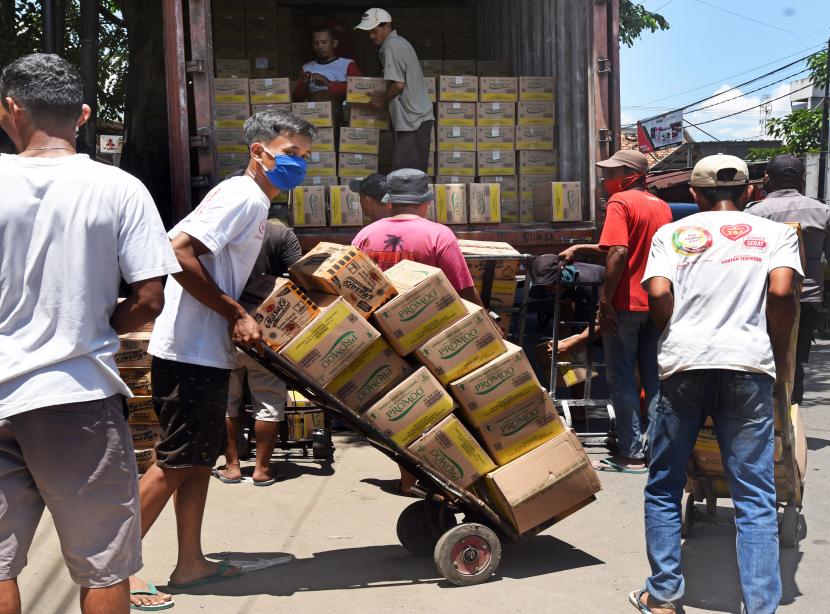  Dinas Perdagangan Kota Mataram, Provinsi Nusa Tenggara Barat, menyebutkan, sekitar empat hingga lima kontainer minyak goreng dari distributor merek Filma dan Mitra akan tiba di Mataram. (ilustrasi)