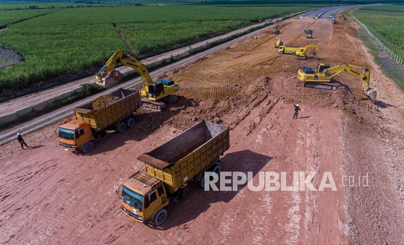 Ilustrasi pembangunan jalan tol. Pemerintah meminta PT Sarana Multi Infrastruktur (Persero) untuk melakukan sinergi dengan pihak swasta terkait kebutuhan pembangunan infrastruktur. 