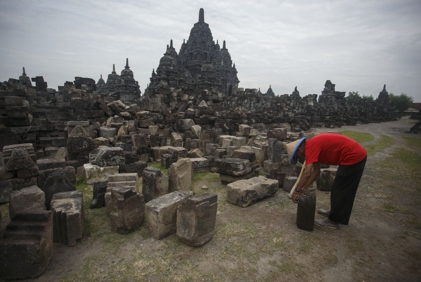 The preservation of Borobudur Temple, as one of the greatest Buddhist monuments in the world, and Prambanan Temple, as the Hindus' place of worship, in a populous Muslim-majority country demonstrates that inter-religious and cultural tolerance are still highly revered in this country, Religious Affairs Minister Lukman Hakim Saifuddin says.