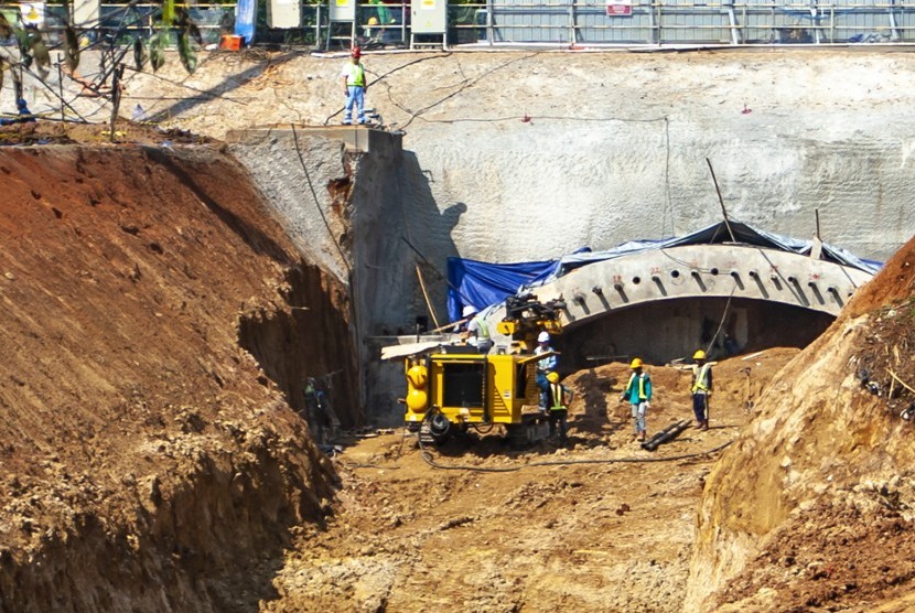 Pekerja menyelesaikan konstruksi terowongan proyek kereta cepat Jakarta - Bandung di Purwakarta, Jawa Barat (ilustrasi). Pembangunan sekolah terimbas proyek kereta cepat di Purwakarta, Jawa Barat telah selesai.